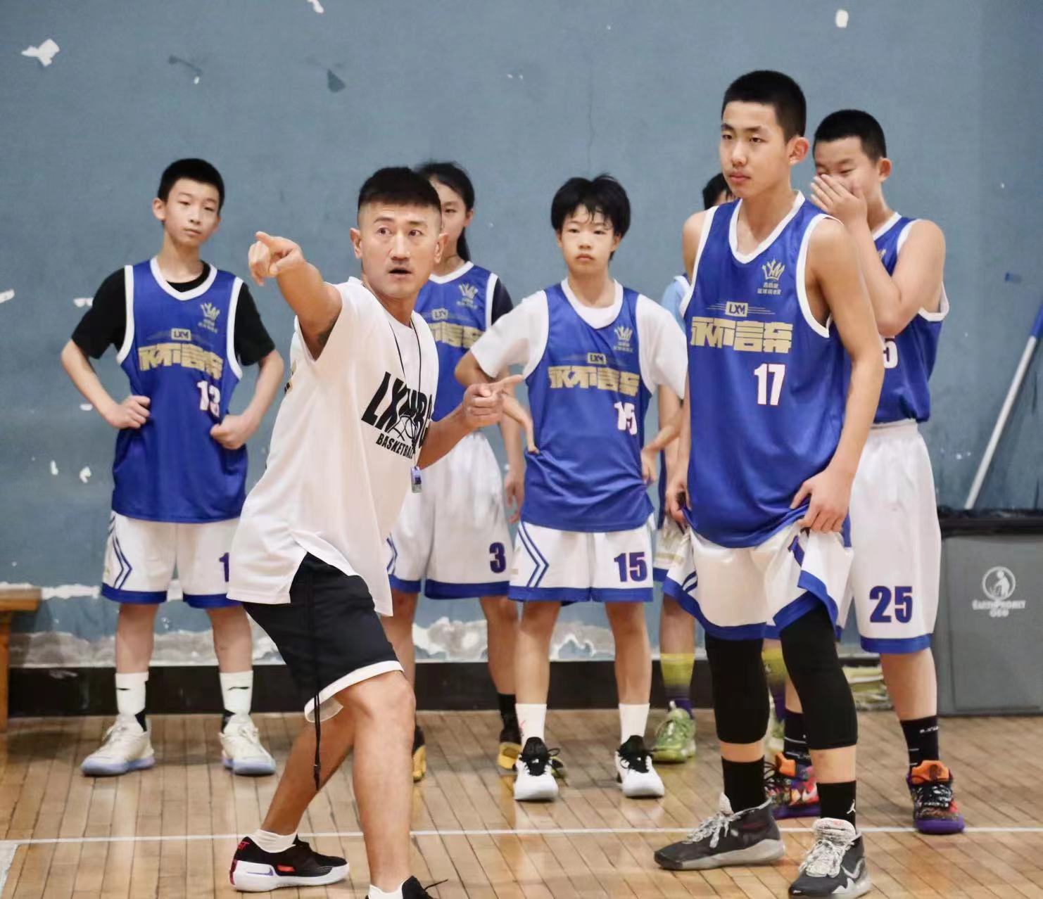 关于青少年篮球训练基地在全国建立，全面推进青训计划的信息