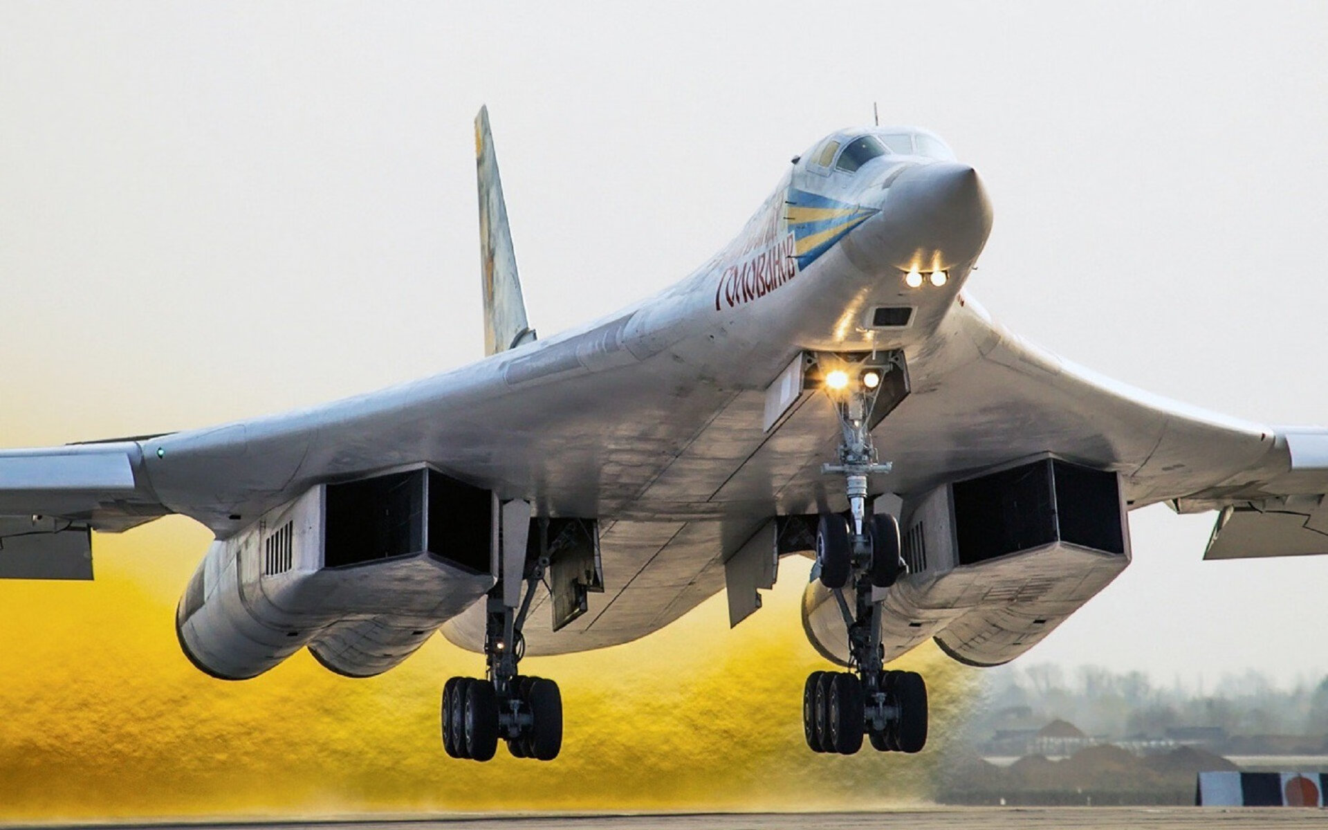 德国骑手弗洛尔·德·温内在2024年欧洲三项赛锦标赛中以“Thunder”马匹获得个人铜牌，表现出色。