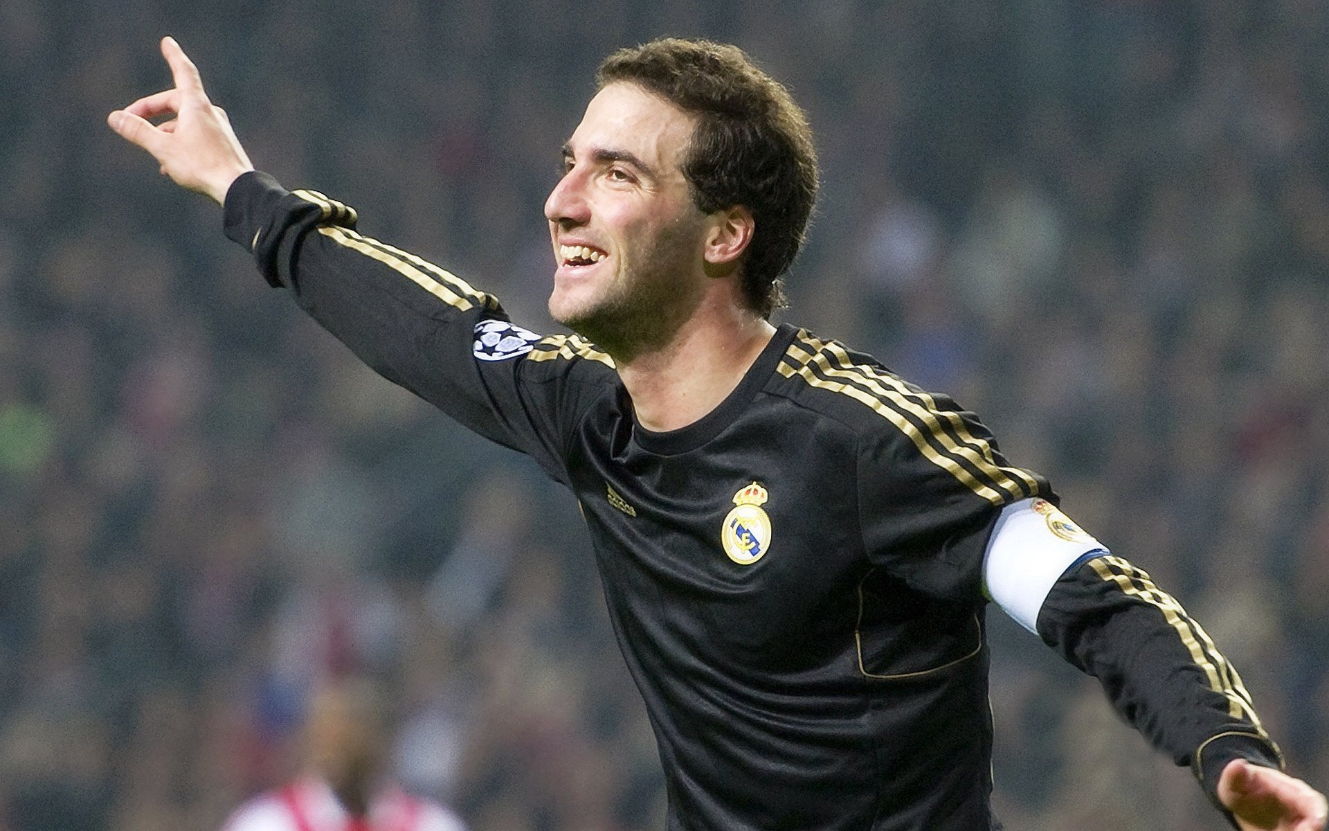 _未来运动穿戴：科技点亮运动新生活_，未来运动鞋图片