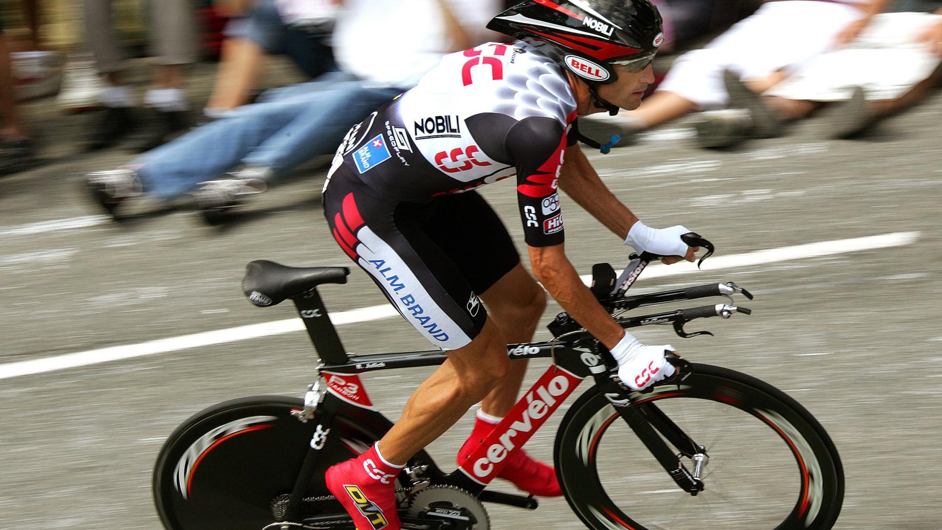 托桑·埃夫布奥姆万成为NBA市场营销焦点，埃托奥 布冯